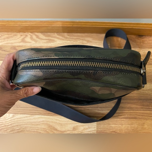 Vintage Leather Coach Camouflage Crossbody Bag - Picture 11 of 16